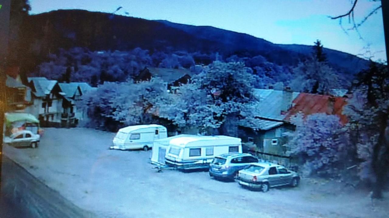 Camping Aviator, Numai Teren, Campare Pentru Rulote Autorulote Personale, Campingul Nu Are Rulote !!! Buşteni Exterior foto